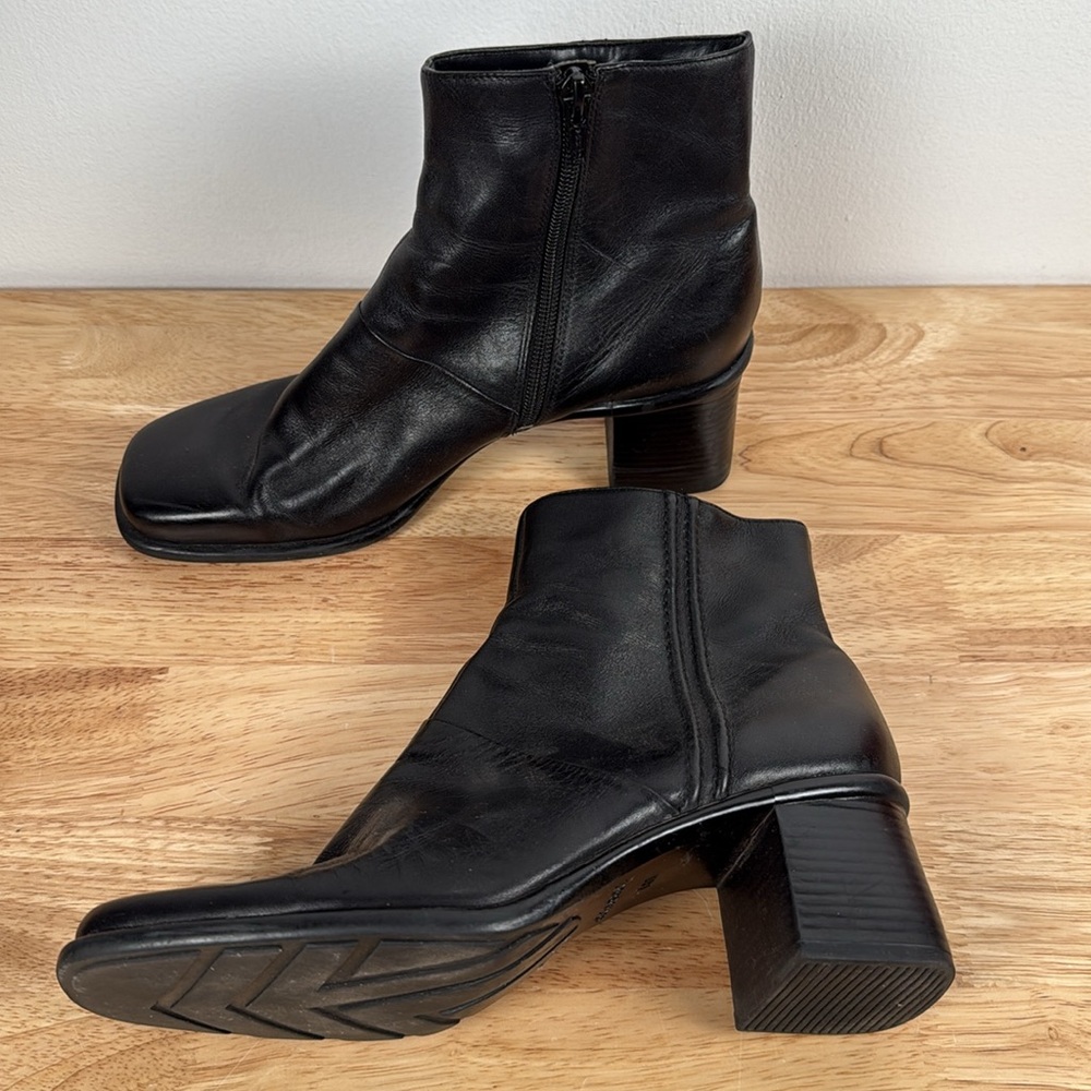 [George] block heel black booties